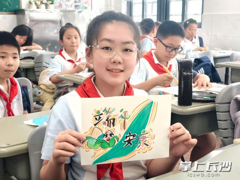 孩子们送上端午安康祝福。