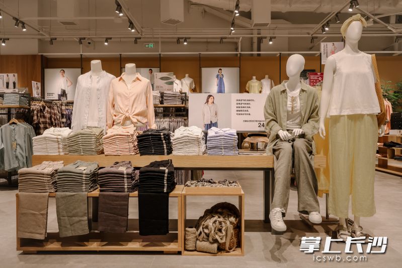 新店拥有超2000平方米双层空间、更多商品品类。