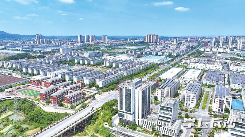 预计1至6月，浏阳经开区将引进产业项目61个，合同引资162.8亿元。 长沙晚报通讯员 彭红霞 摄