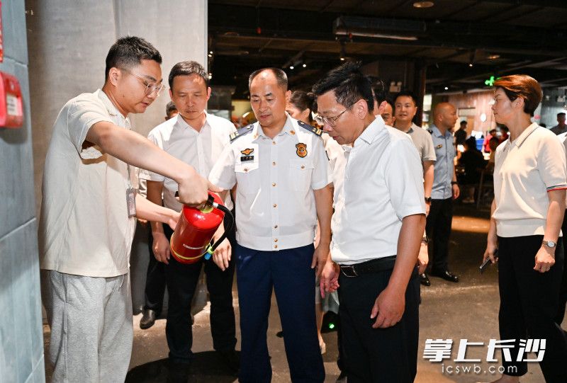 6月17日，市委副书记、市长陈博彰以“四不两直”方式，检查督导安全生产工作。 长沙晚报全媒体记者 王志伟 摄