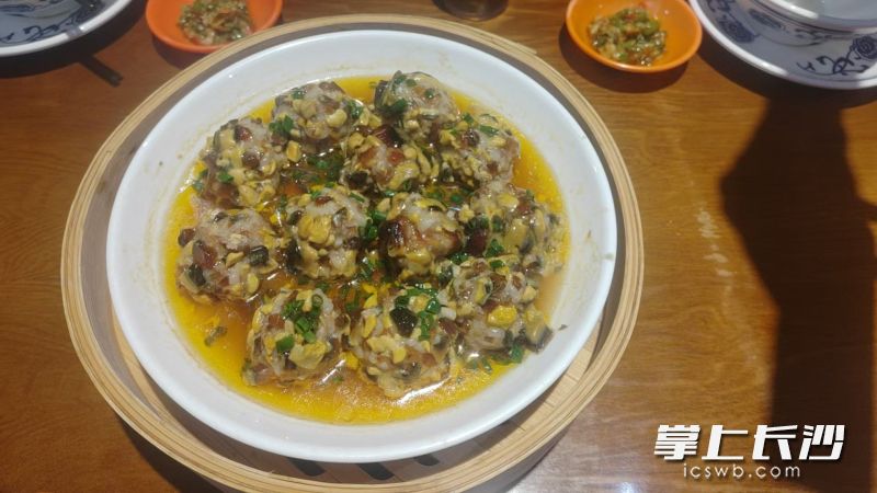 从端午粽子得到启发的秦娭毑皮蛋肉丸。长沙晚报通讯员 赵玲 摄
