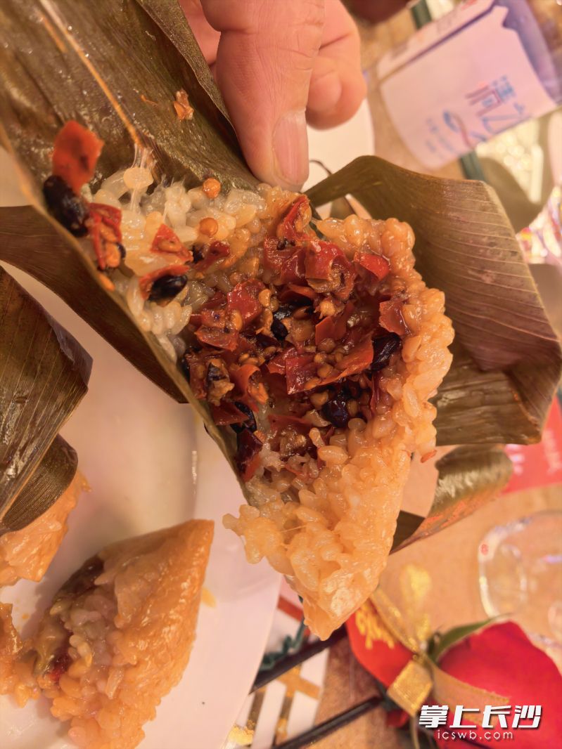 在天津出现的湖南豆豉辣椒粽子。长沙晚报通讯员 杨敬伟 摄