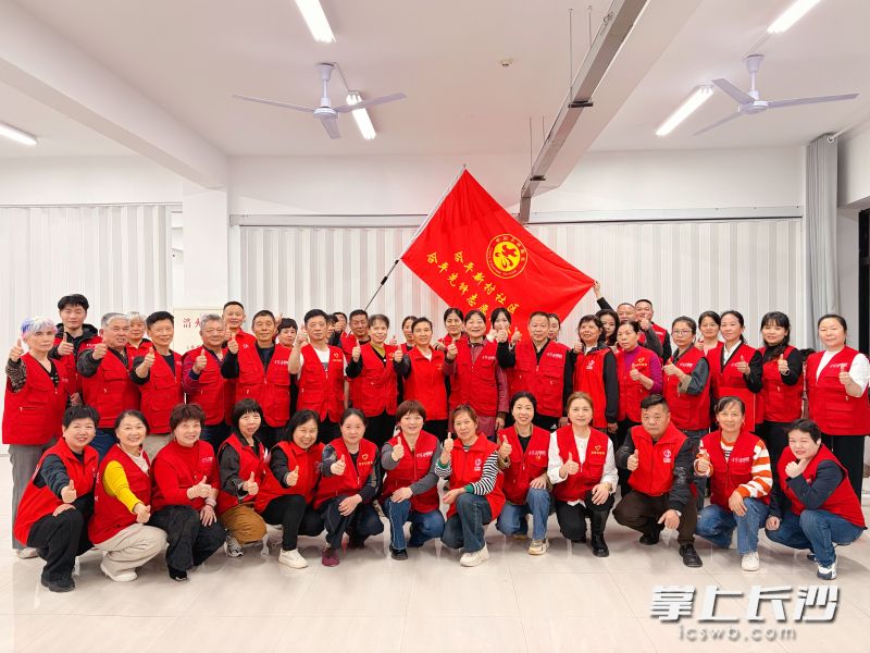 “合平先锋”志愿者合影。通讯员供图