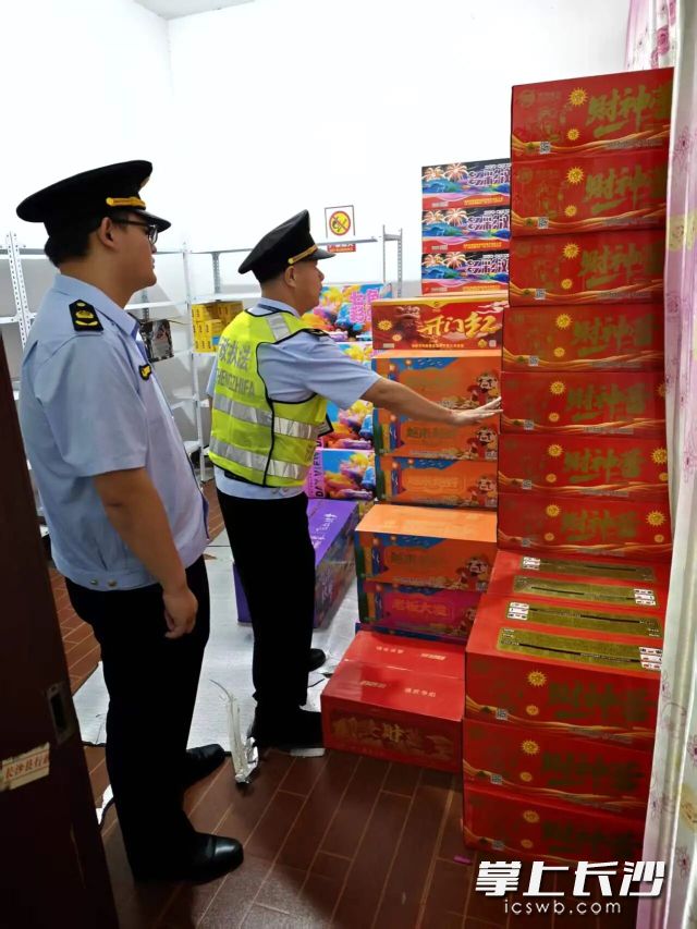 多部门联合整治专班开展突击检查。 长沙晚报通讯员  张珊珊供图