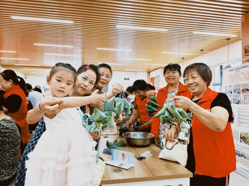 雨花区圭塘街道广顺源社区以“雨邻有约”邻里节为载体，开展端午主题活动。均为主办方供图