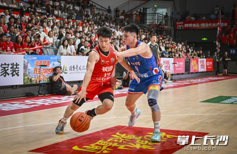 长沙队陈天灿持球突破。 均为长沙晚报全媒体记者余劭劼摄