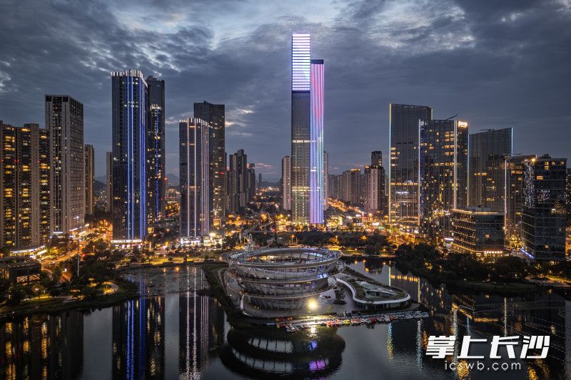 梅溪湖夜景。