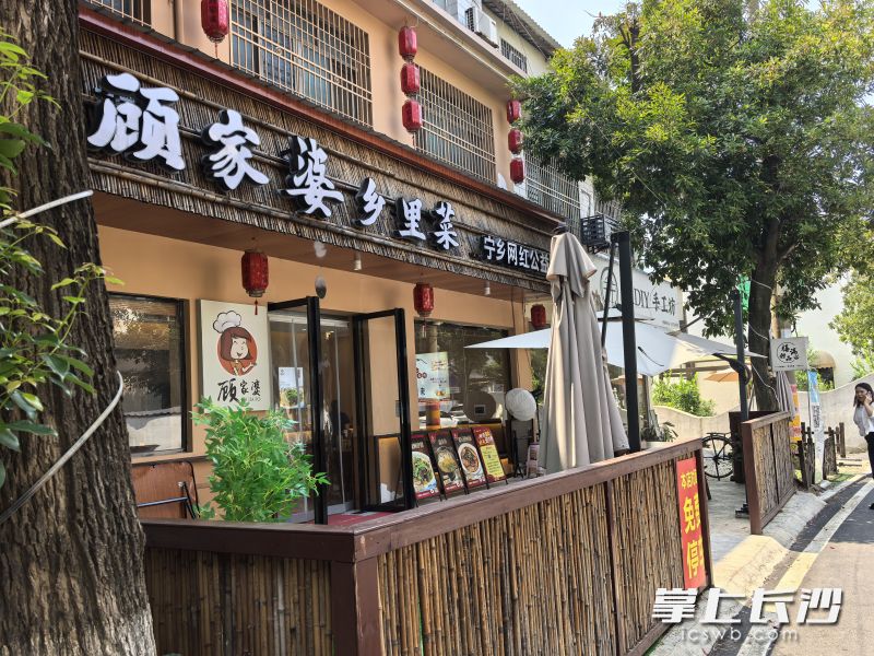 紫金北特色门店撑起宁乡老城区独一无二的网红新消费商圈。长沙晚报全媒体记者 张禹 摄