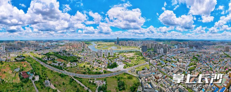 宁乡城区绿意盎然，市民宜居如在画中。