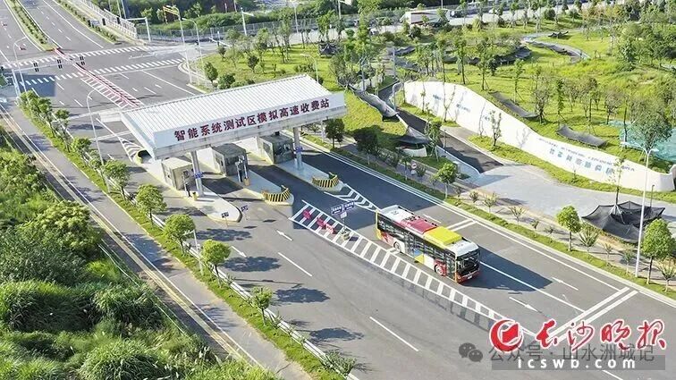 长沙正稳步推进智能网联汽车道路测试开放，测试道路单向总里程超1100公里。图片来源于长沙晚报网