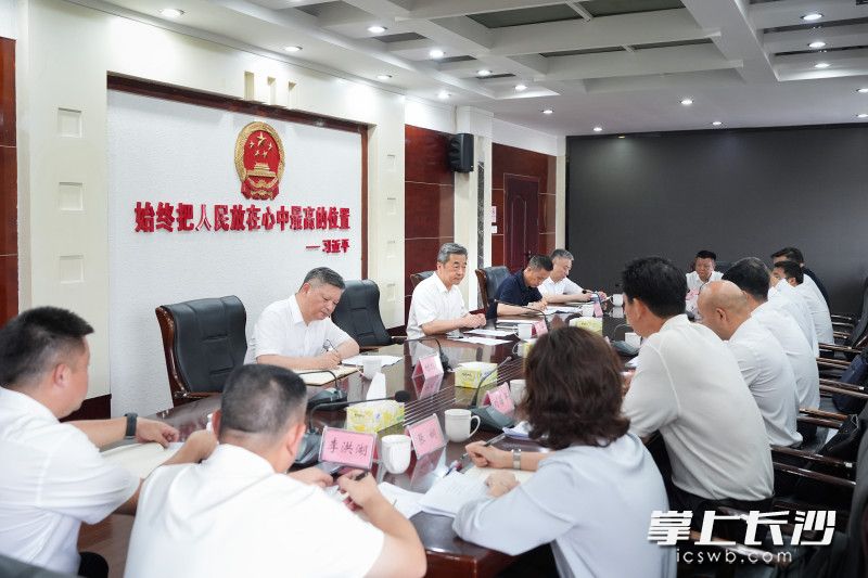 陈竞主持召开座谈会。 均为长沙晚报全媒体记者 郭雨滴 摄