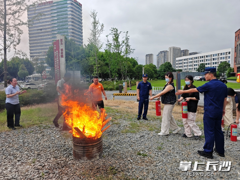 灭火实操。