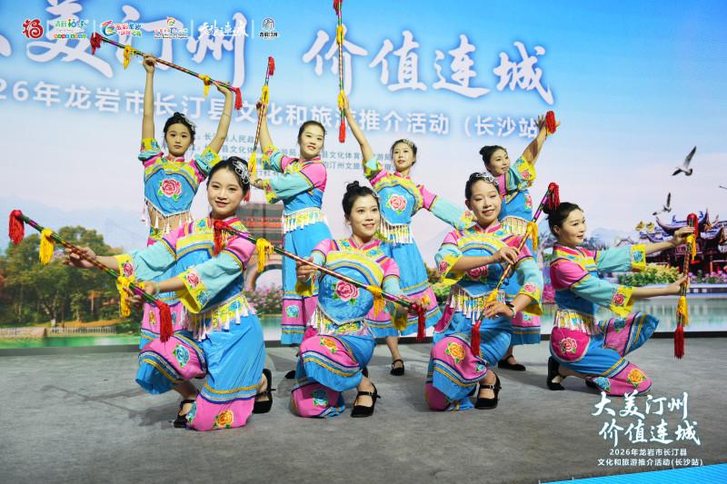 现场表演。