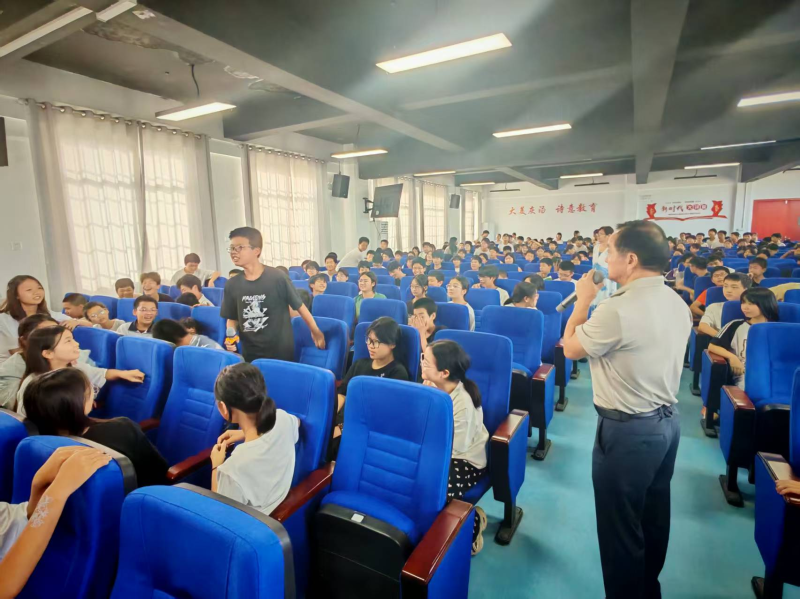 宁乡灰汤镇关工委开展暑期安全“四防”教育宣讲。通讯员供图