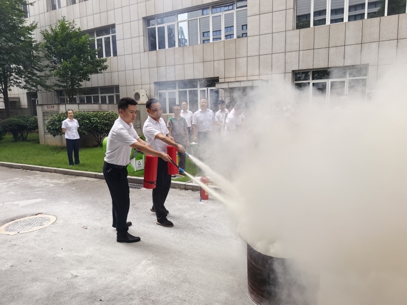 活动现场进行了实战应急演练。