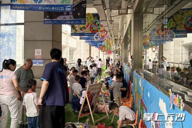 26日，“怪可爱”市集首场活动在长沙春蕾儿童康复中心开启。均为长沙晚报全媒体记者 何文瑞 摄