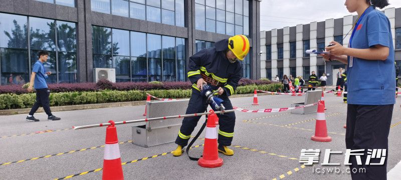 电动剪切钳操作比武。