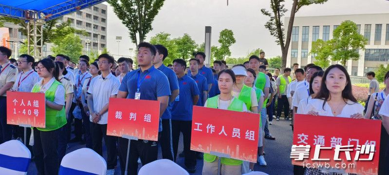 队伍集结。 均为长沙晚报全媒体记者 周小华 摄