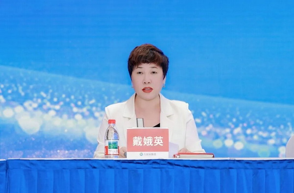 戴娥英致欢迎辞。
