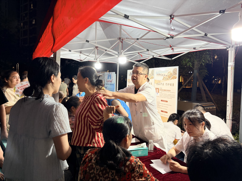 本次活动累计服务居民200余人次，发放健康宣传资料300余份。