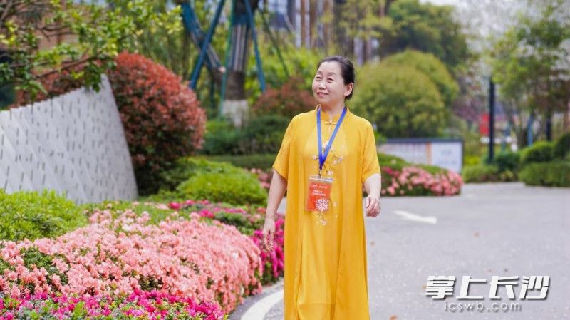 孙霞生活照。