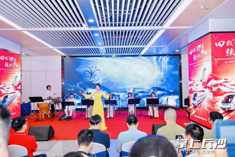 地铁空间正从功能性的“通过地”，转变为具有文化吸引力的“驻足地”。