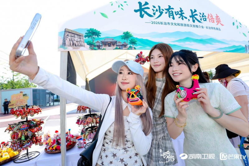 市民打卡文旅集市 均为主办方 供图