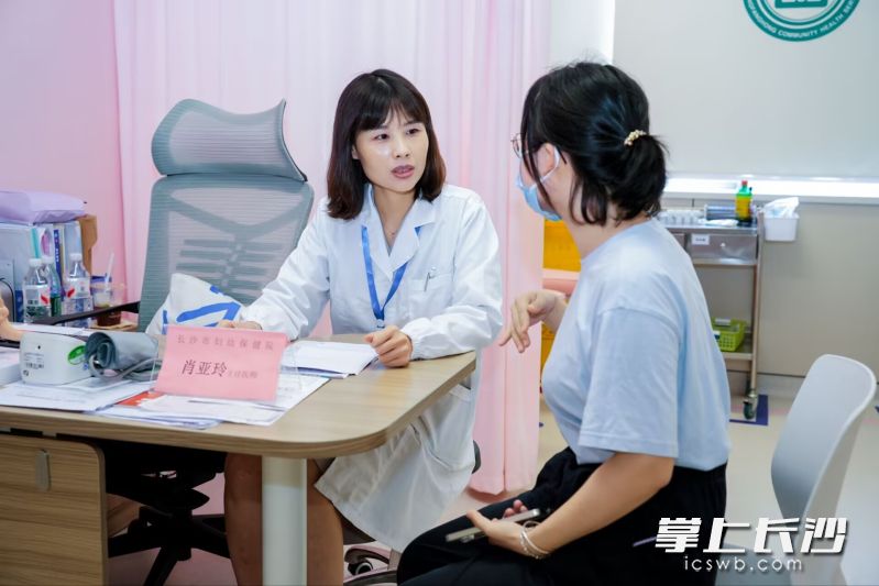 长沙市妇幼保健院多个科室专家免挂号费坐诊，一对一精准解答妇幼健康问题。