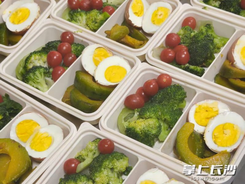 长沙燃气能源集团有限公司创新推出“一周一轻食”自选机制。 均为通讯员供图