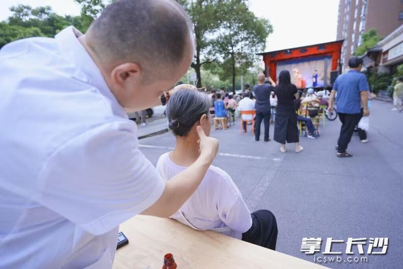 本次“养生夜市”准备了多项免费特色理疗与趣味福利，适配全年龄段人群。