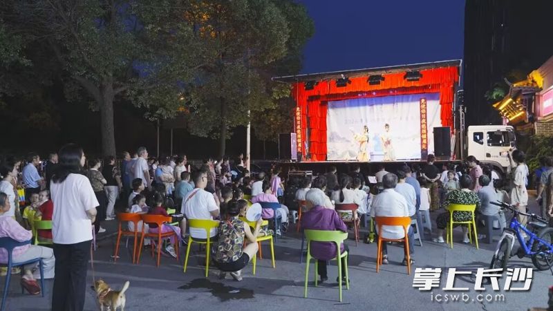6月28日18时至21时，长沙治未堂中医馆推出“养生夜市”，把传统中医养生与市井烟火气息相融。 均为长沙晚报全媒体记者杨云龙摄
