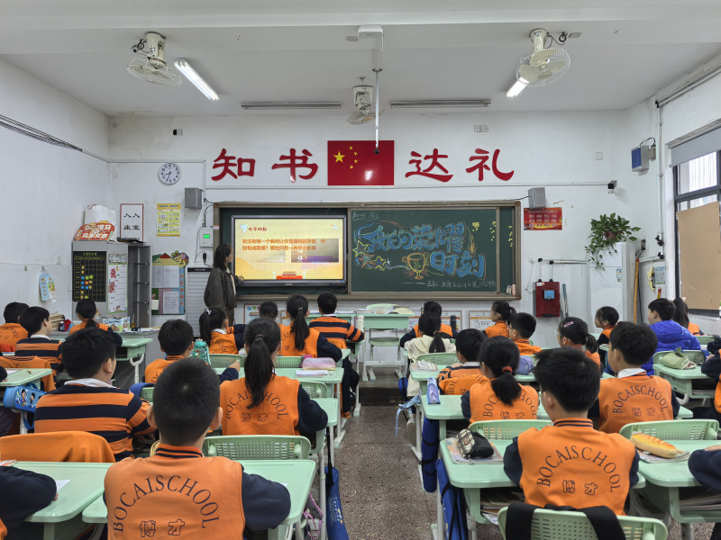博才小学五年级级部推出《校史时光礼：荣耀台历我来创》荣耀课程项目。均为长沙晚报通讯员 刘洋卓 供图