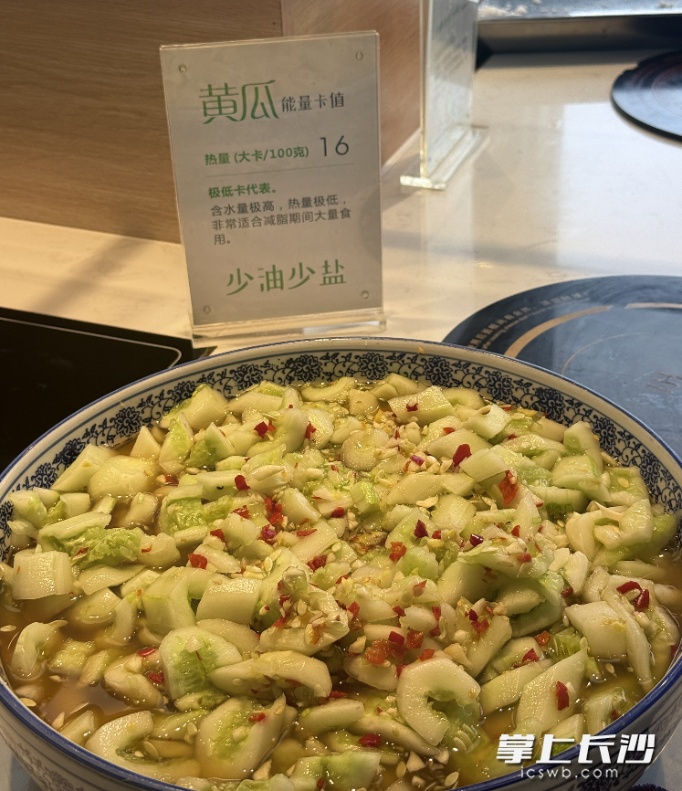 应季清淡蔬菜轻负担又爽口。 应季清淡蔬菜轻负担又爽口。