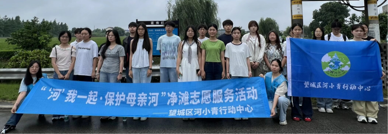 参加培训的志愿者来到团山湖村百里生态廊道实地观摩。