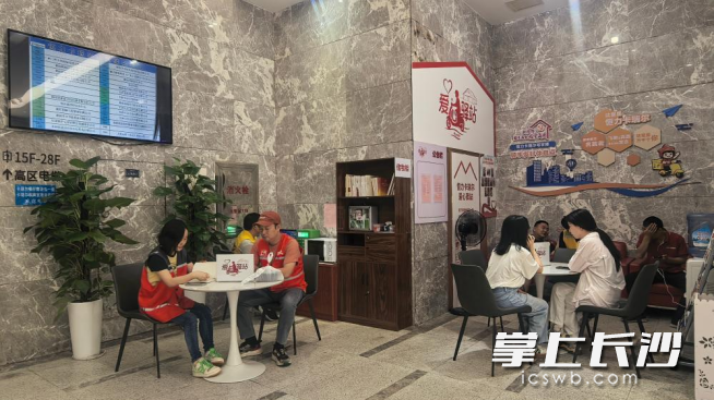 图为位于天心区恒力卡瑞尔甲级写字楼一楼的新就业形态劳动者爱心驿站。通讯员供图