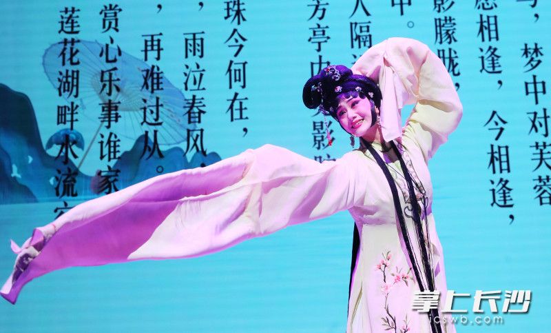 赣剧弋阳腔《红珠记》片段表演。除署名外，均为通讯员供图