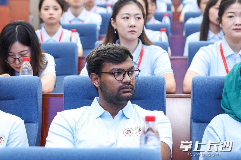 来自海内外27所高校的80名硕博研究生将在为期十天的沉浸式研学中，探索中西医结合科研新路径，推动传统康养技术创新落地。