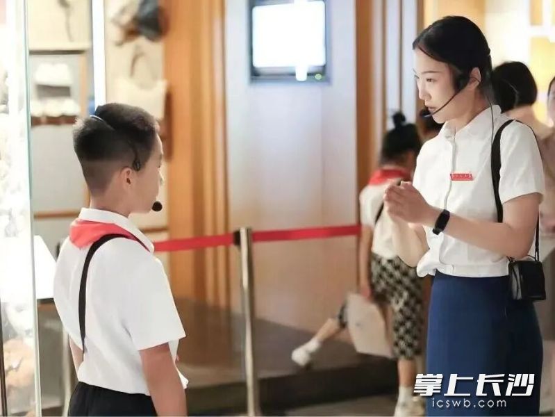 培训由场馆资深讲解员与专业授课老师联合教学。