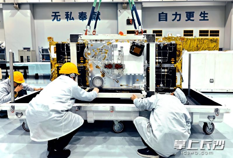 长沙天仪卫星生产车间。受访者供图