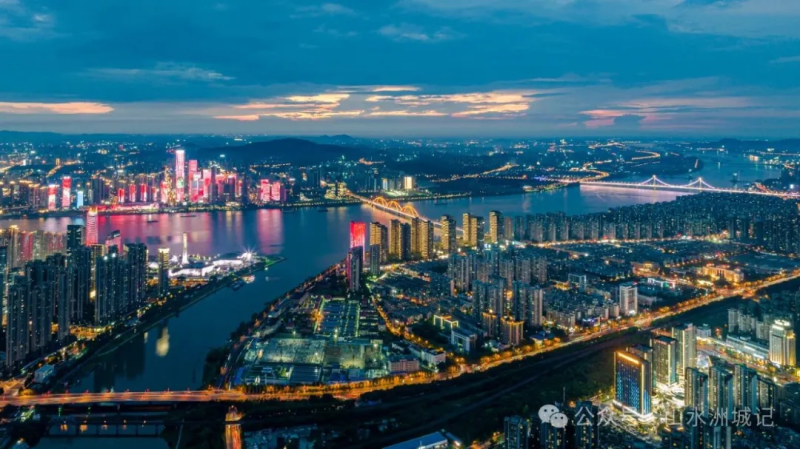 三馆一厅夜景。钟鸣 摄