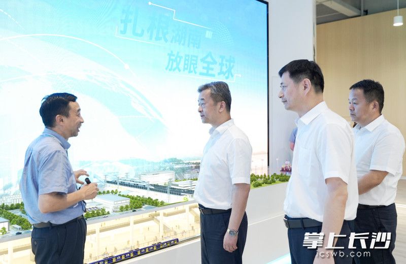 陈竞调研麦格米特全球研发中心。 均为长沙晚报全媒体记者 郭雨滴 摄