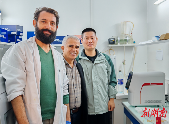 圣湘生物在突尼斯卫生部进行HPV检测项目实验。