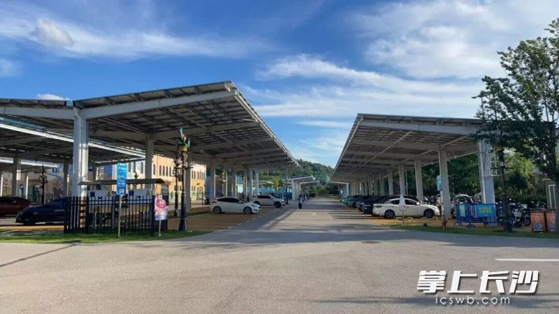 日前，湖南湘新筱豪新能源科技有限责任公司运营的长沙湘江海洋王国分布式光伏发电项目顺利并网送电。均为通讯员 罗磊 供图