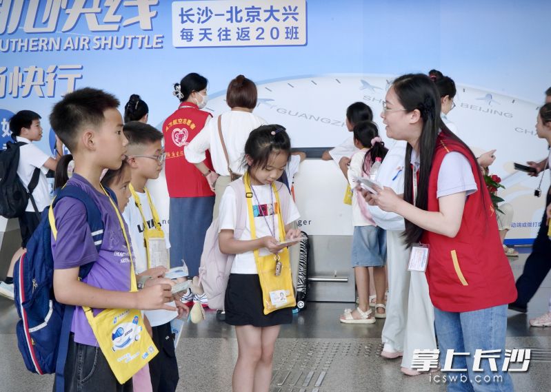 目前，暑运航空市场迎来出行热潮。均为通讯员供图