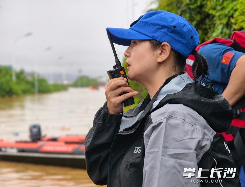 杨佳现在成了水域救援的“急先锋”。