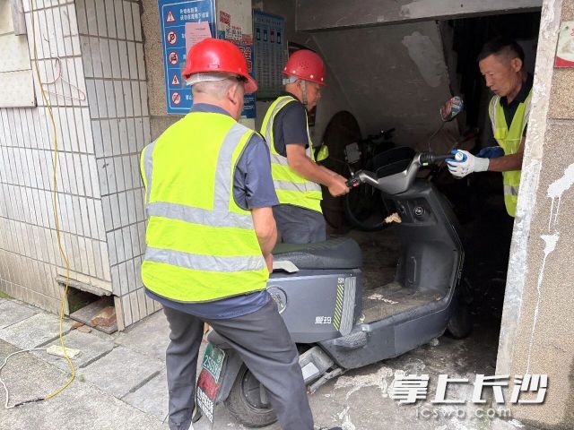 星沙街道自6月起启动多部门联动式攻坚行动。 长沙晚报通讯员 张珊珊供图