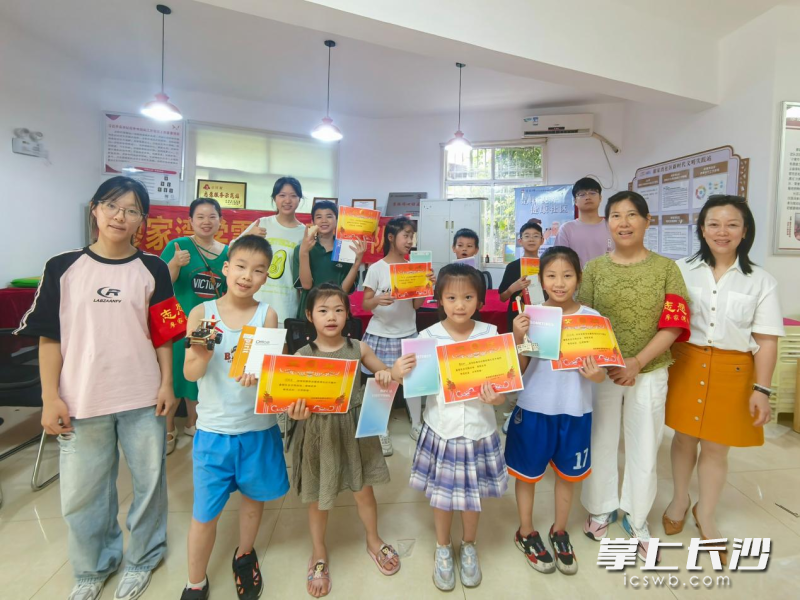 中南大学青年党员以青年之声传递红色薪火，用专业知识为孩子们种下热爱科学、心怀家国的种子。