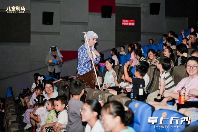演员与观众互动。均为主办方 供图