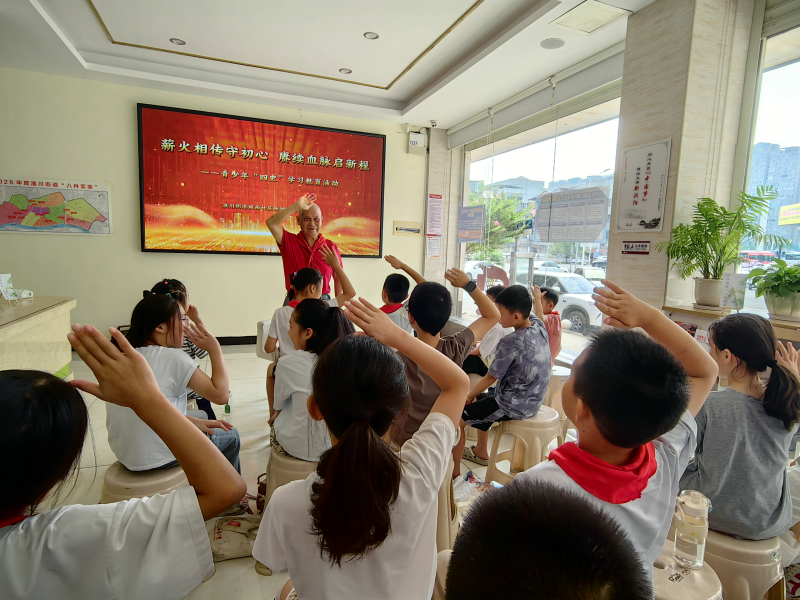 浏阳市淮川街道城西社区开展青少年“四史”学习教育活动。通讯员供图