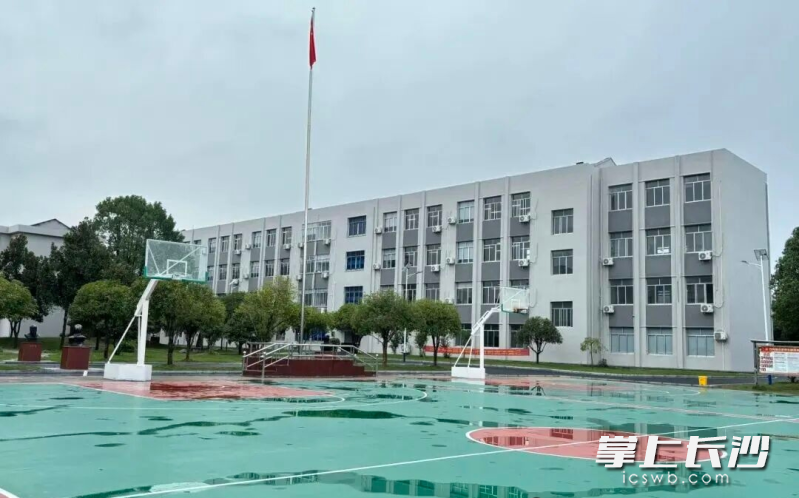 提质改造后的宁乡市双凫铺镇初级中学。